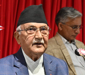 केपी ओलीकाे पत्रकार सम्मेलन, माइकमा पनि सूर्य